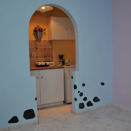 Halaris Apartman *